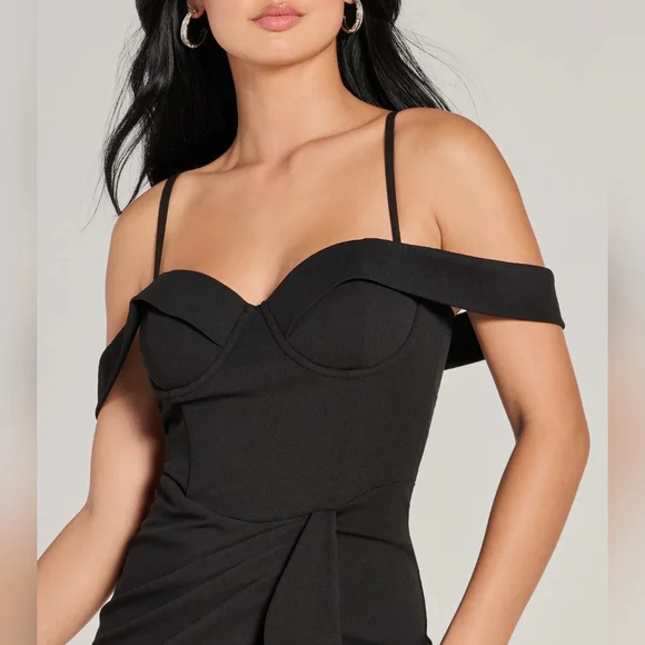 Windsor Bridget Off-The-Shoulder Slim Crepe Formal Dress - Picture 3 of 4